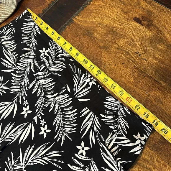 Terra & Sky long shorts/pedal pushers Size 1X EUC - Picture 3 of 4